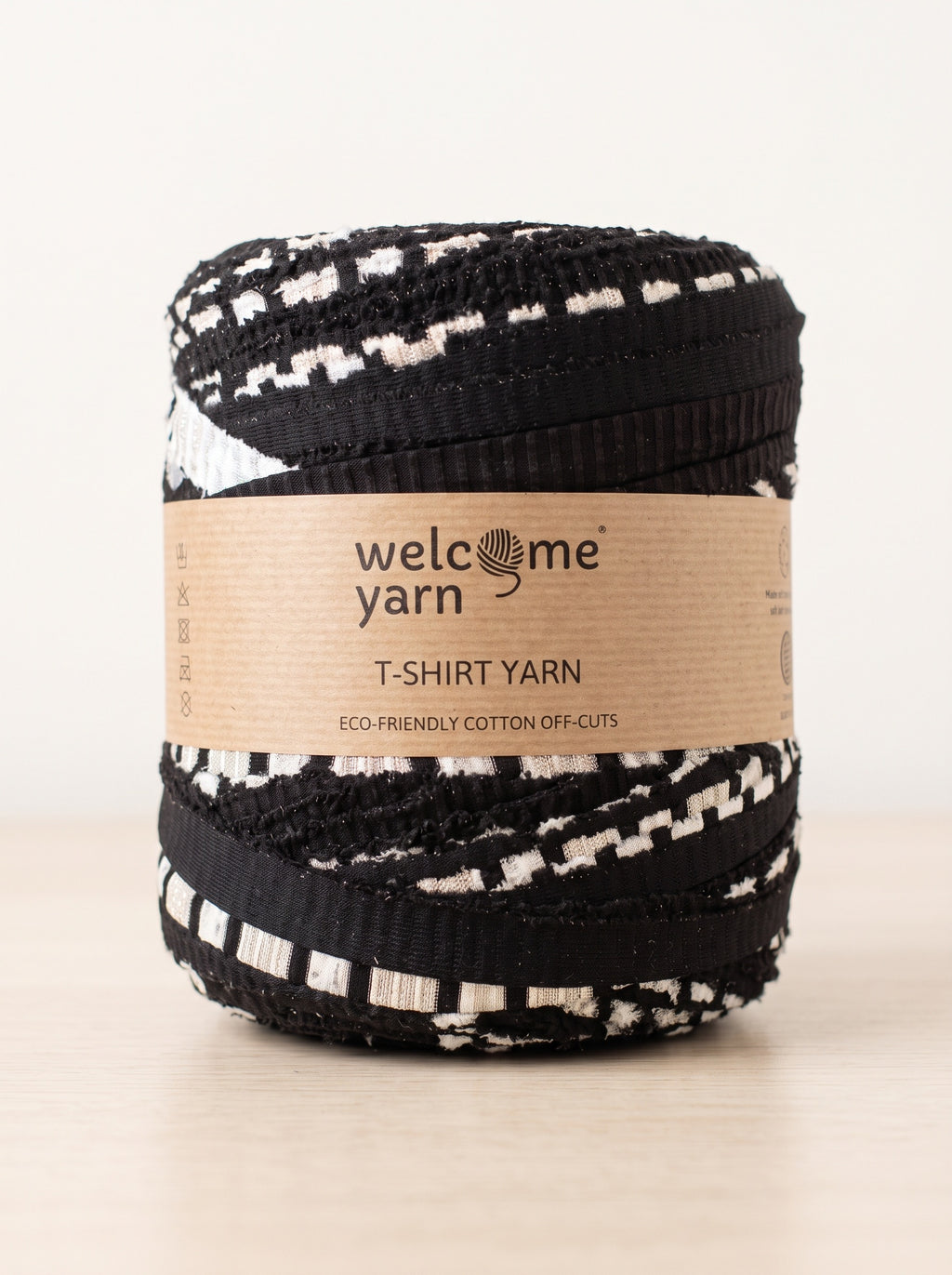 Trapilho Reciclado WelcomeYarn 120m – Preto Gráfico e Lurex Prata | Fio de Malha Made in Portugal