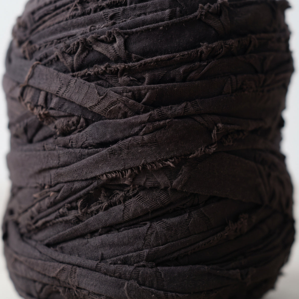 Rolo de Trapilho Castanho Escuro WelcomeYarn (120m) – Fio de Malha Resídual Made in Portugal