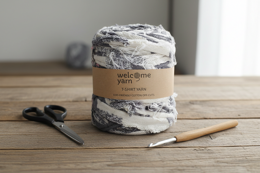 Fio de t-shirt cinza despenteado branco