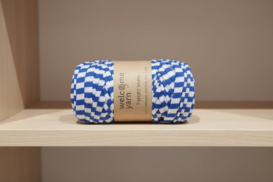 Fio de t-shirt com riscas azuis e brancas