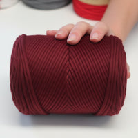 Macramé rustique en coton rouge foncé