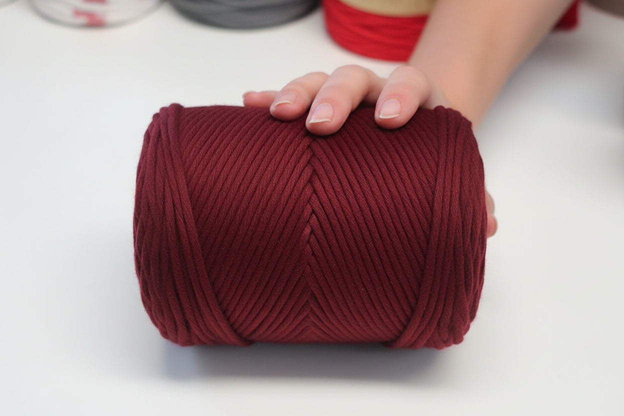 Macramé rustique en coton rouge foncé