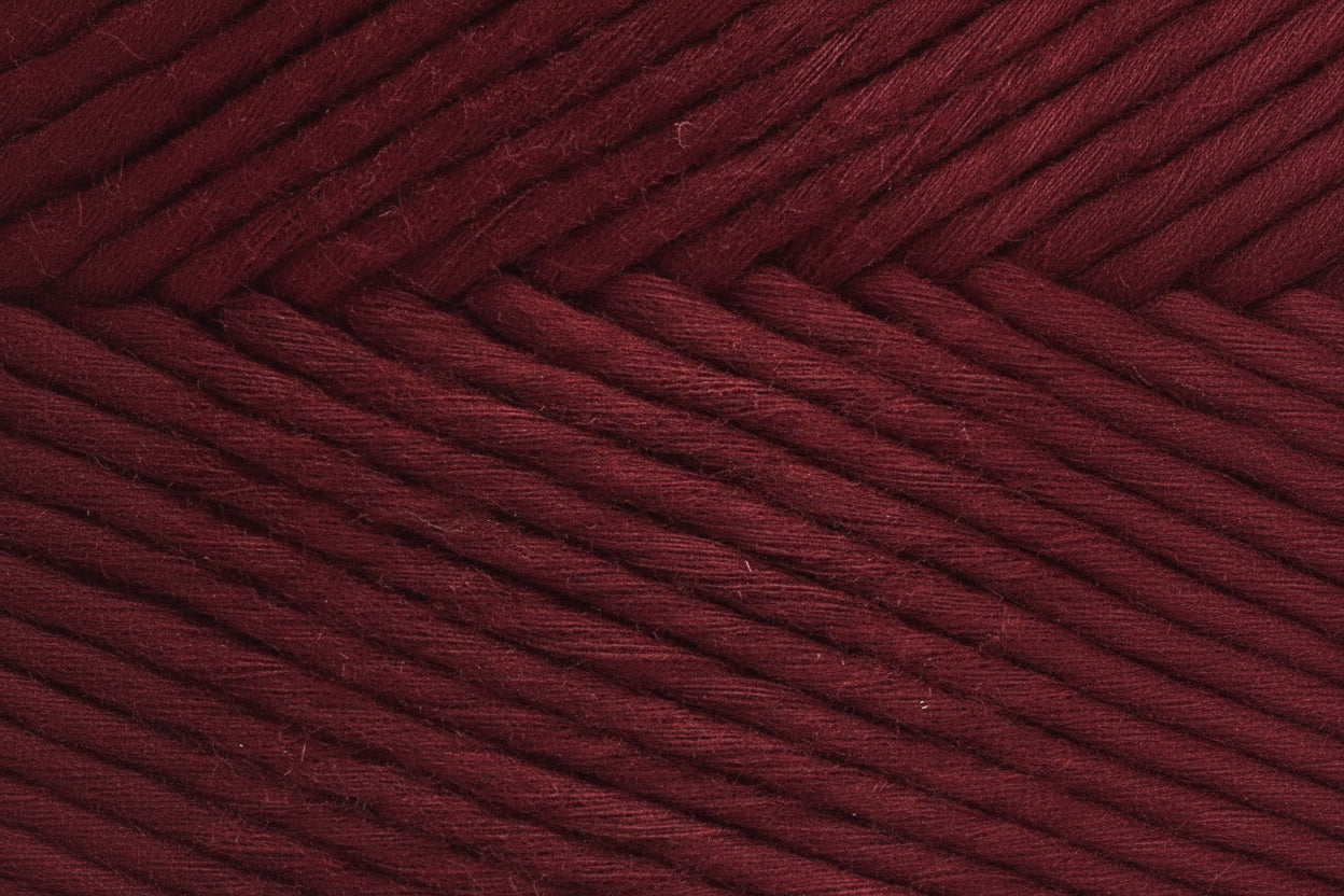 Macramé rustique en coton rouge foncé